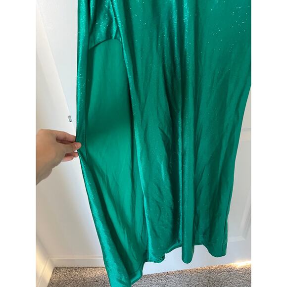 NEW City Studio Green One Shoulder High‎ Slit Gown Prom Dress Gala Holiday - Picture 5 of 9
